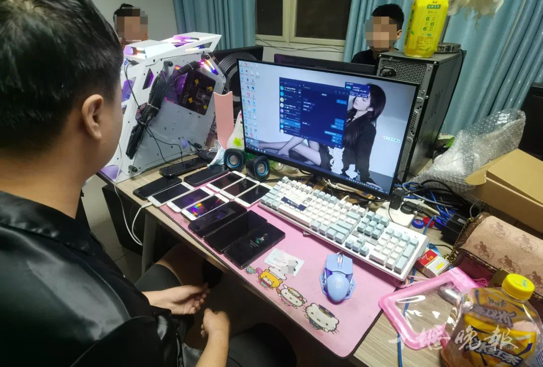DƬ
